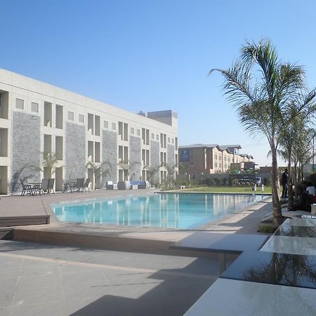 גאבורון Aquarian Tide Hotel מראה חיצוני תמונה