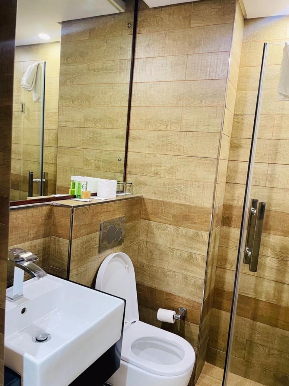 גאבורון Aquarian Tide Hotel מראה חיצוני תמונה