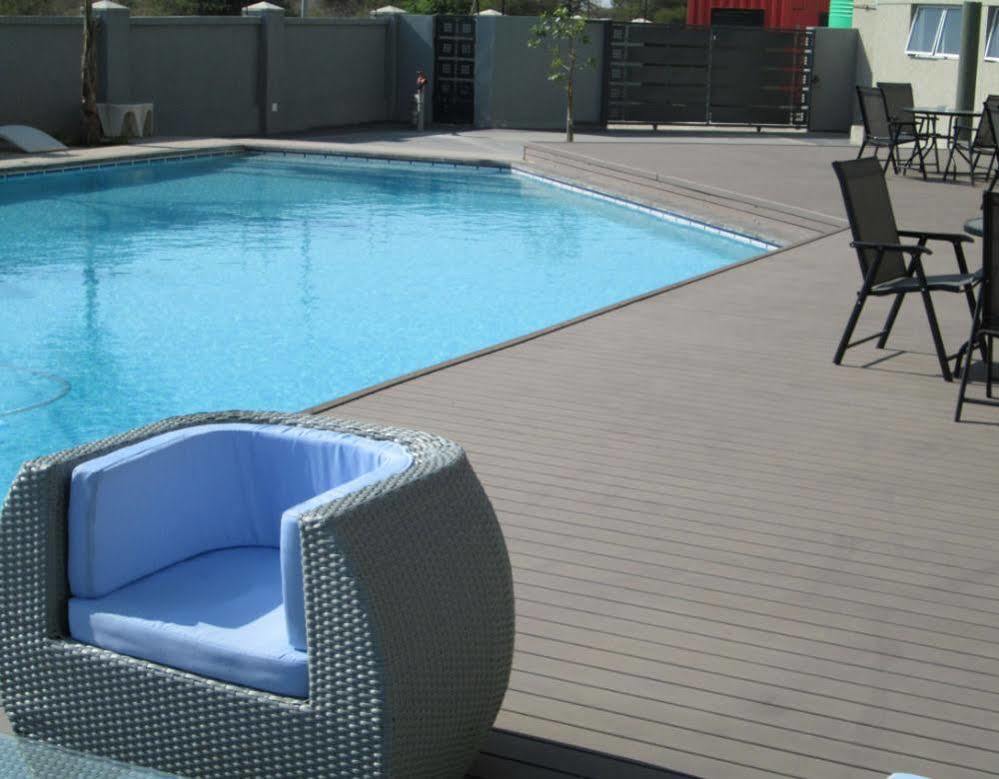 גאבורון Aquarian Tide Hotel מראה חיצוני תמונה