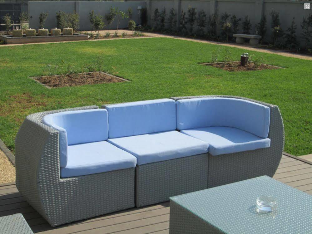 גאבורון Aquarian Tide Hotel מראה חיצוני תמונה
